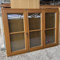 Bontott háromszárnyas fa ablak