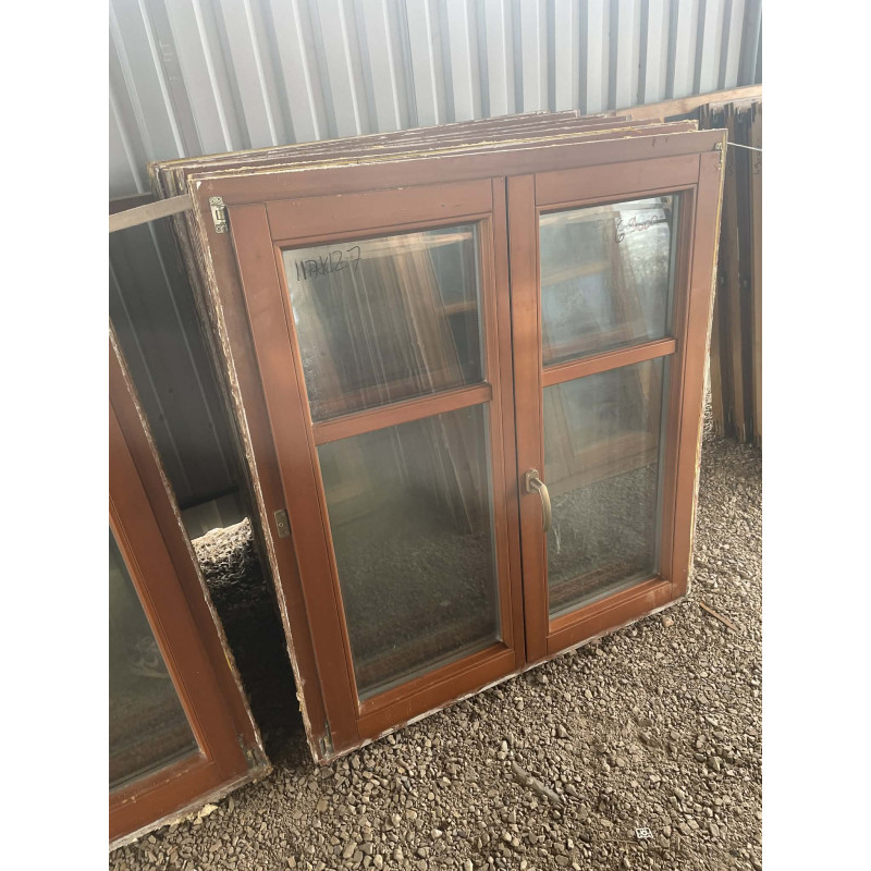 117x127 bontott fa ablak