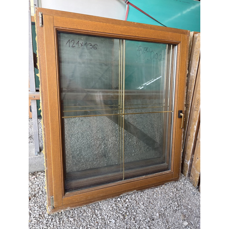 121x136 bontott fa ablak