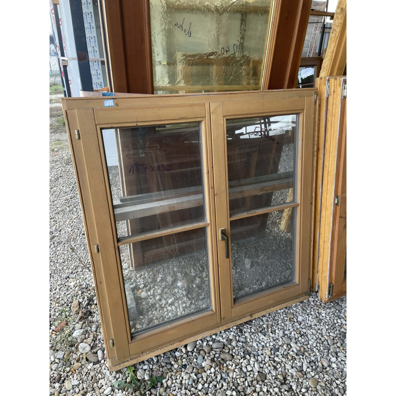 127x130 bontott fa ablak