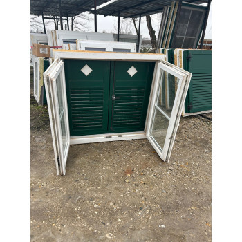 126x121 bontott műanyag ablak zöld alumínium zsalugáterrel